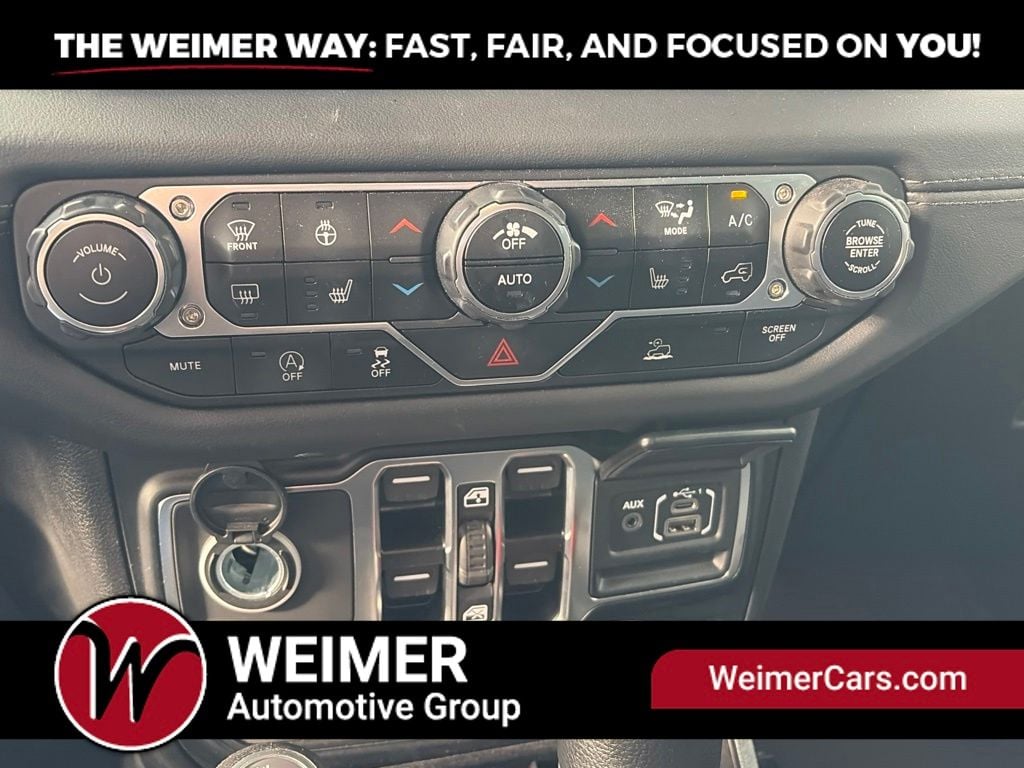 Pre-Owned 2024 Jeep Wrangler Sahara - photo - 35