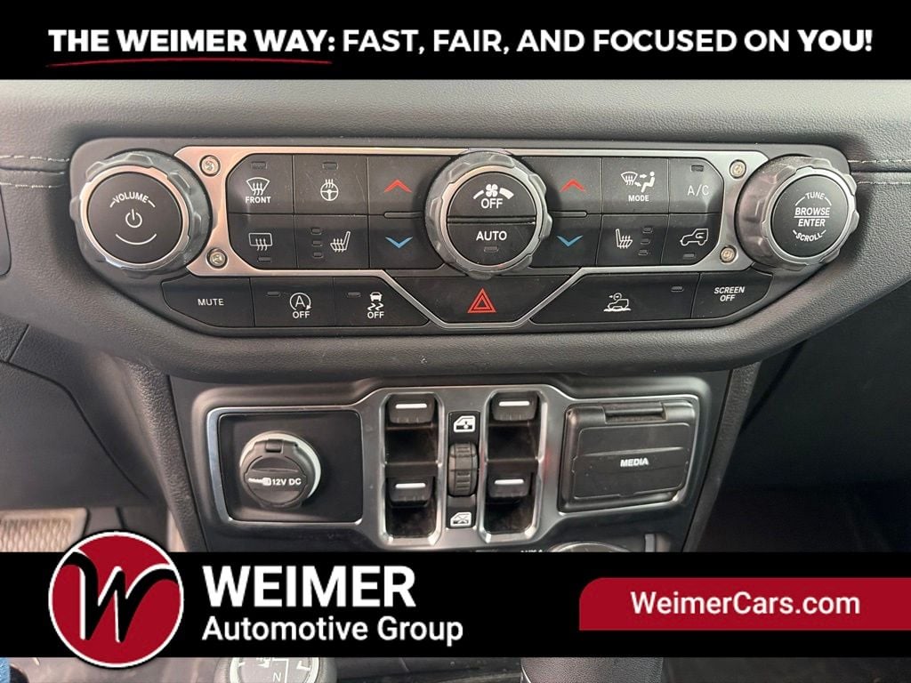 Pre-Owned 2024 Jeep Wrangler Sahara - photo - 23