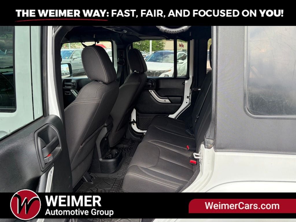 Pre-Owned 2017 Jeep Wrangler Unlimited Sahara - photo - 17