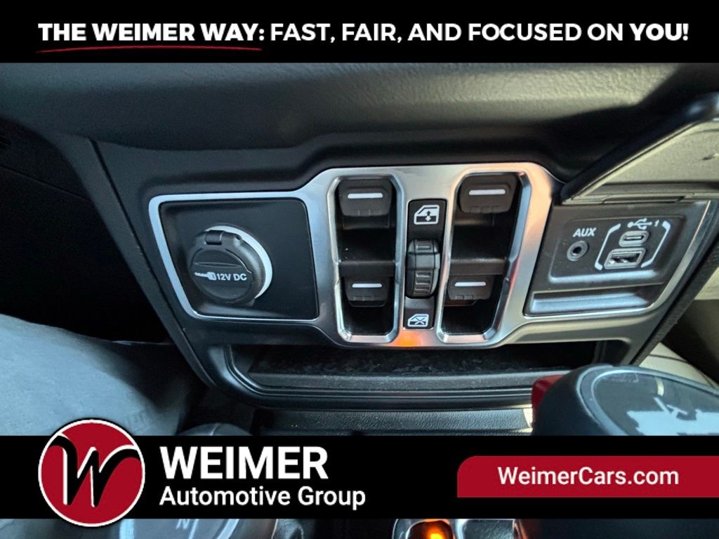 Pre-Owned 2024 Jeep Wrangler Sahara - photo - 17