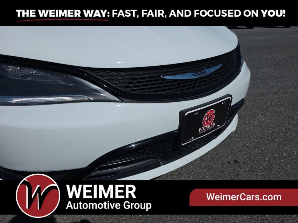 Pre-Owned 2015 Chrysler 200 S - photo - 25