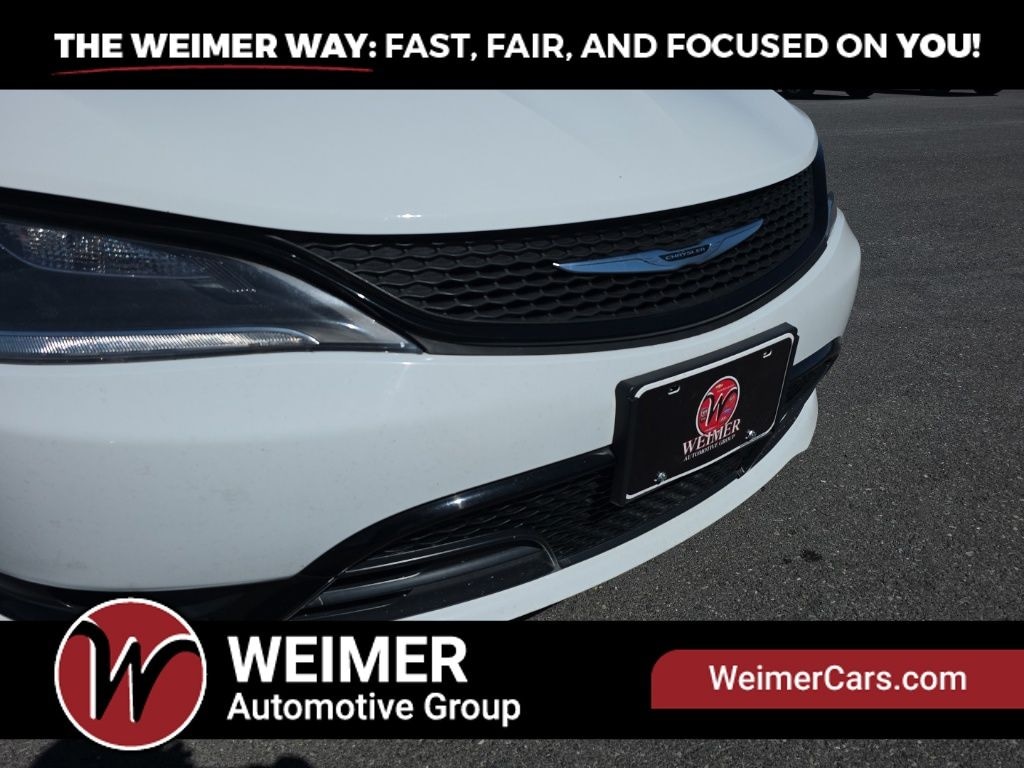 Pre-Owned 2015 Chrysler 200 S - photo - 25