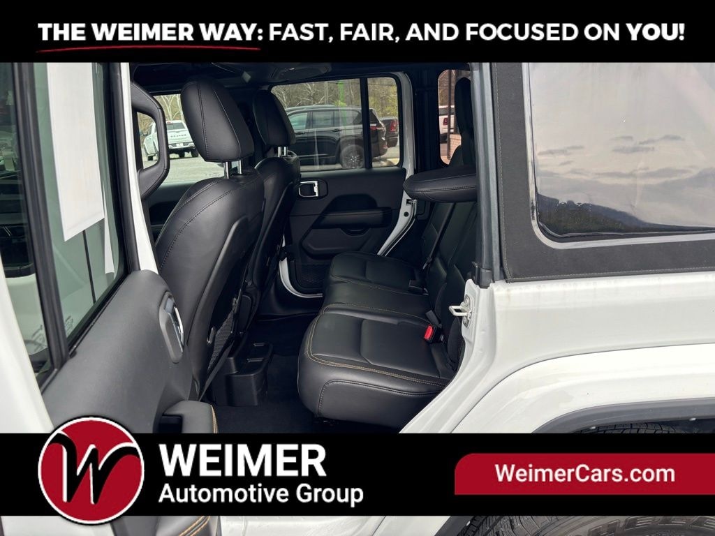 Pre-Owned 2024 Jeep Wrangler Sahara - photo - 29
