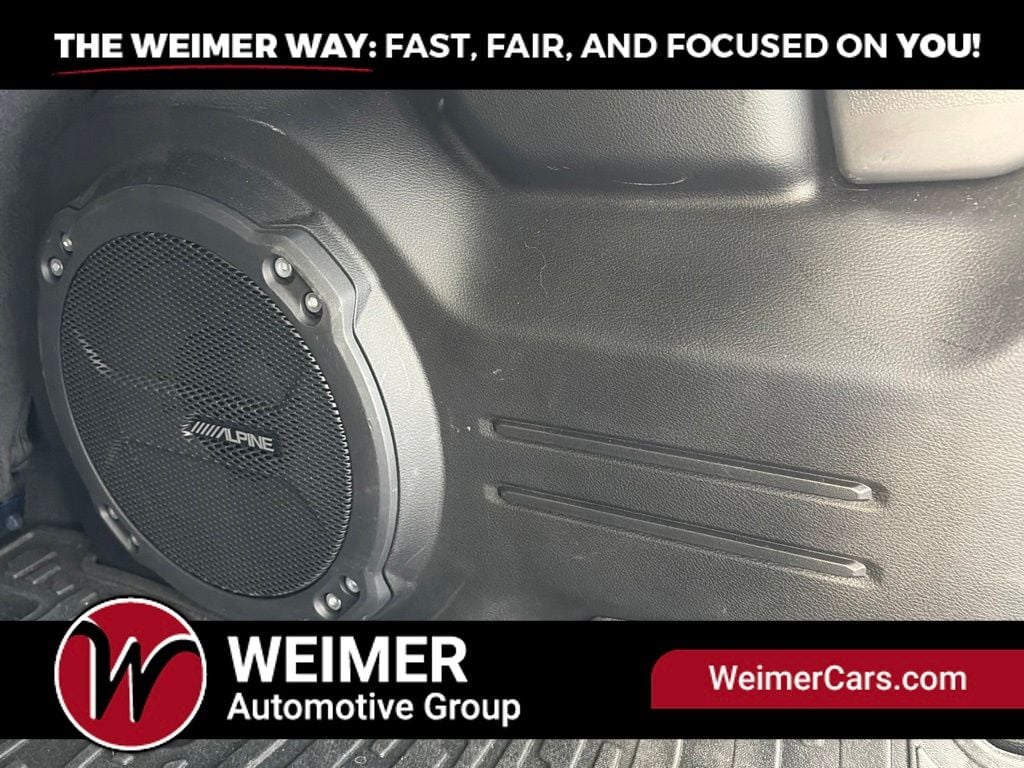 Pre-Owned 2024 Jeep Wrangler Sahara - photo - 23