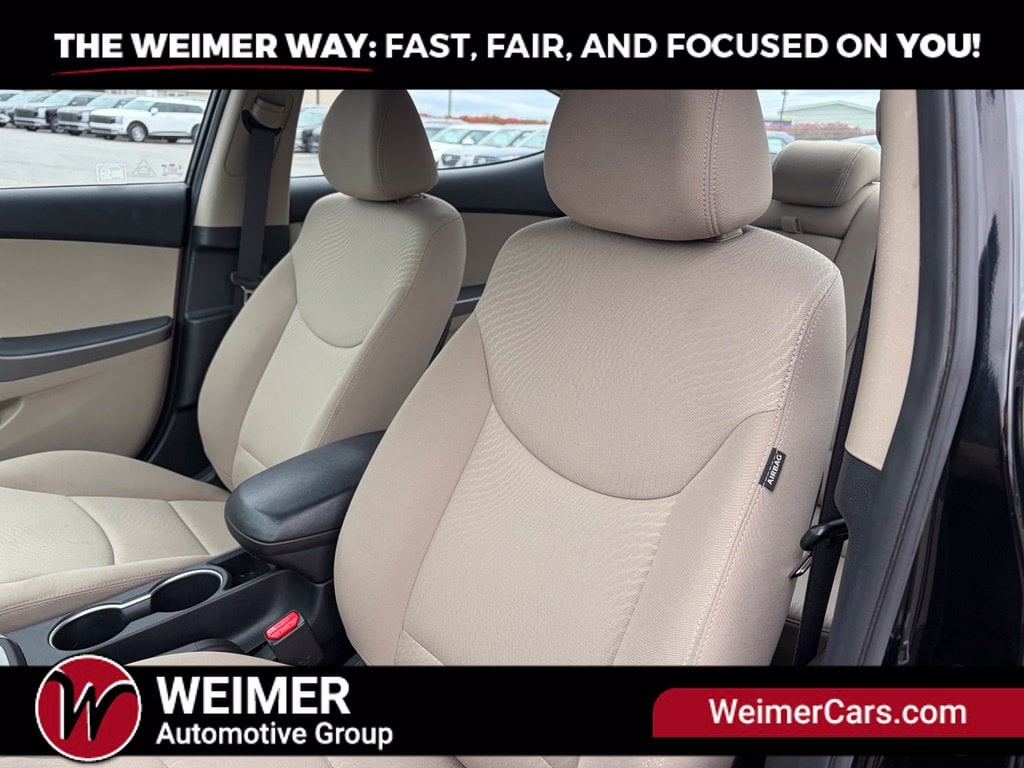 Pre-Owned 2016 Hyundai Elantra SE - photo - 21