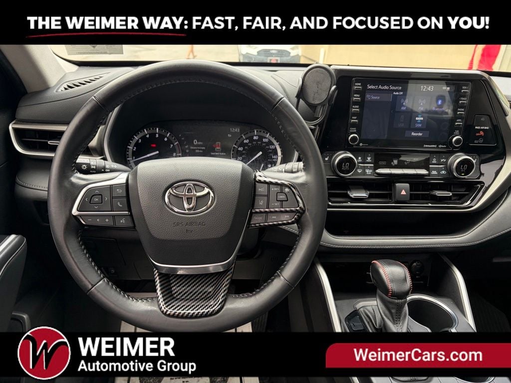 Pre-Owned 2021 Toyota Highlander XLE - photo - 16