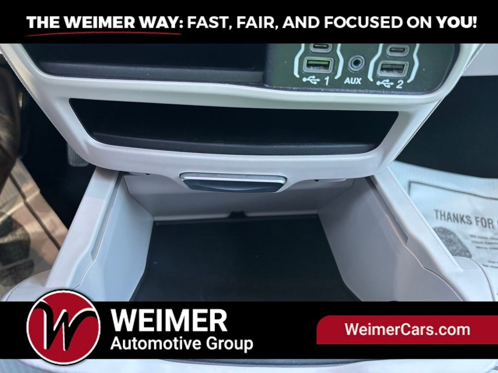 Pre-Owned 2024 Chrysler Pacifica Touring L - photo - 21