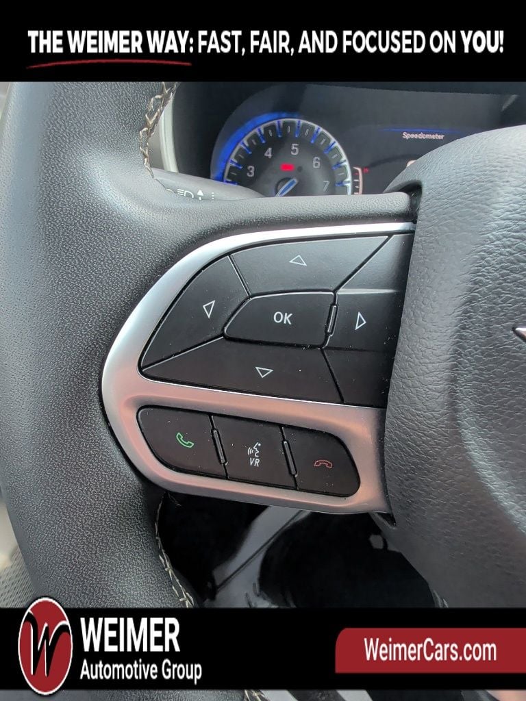 Pre-Owned 2024 Chrysler Pacifica Touring L - photo - 32