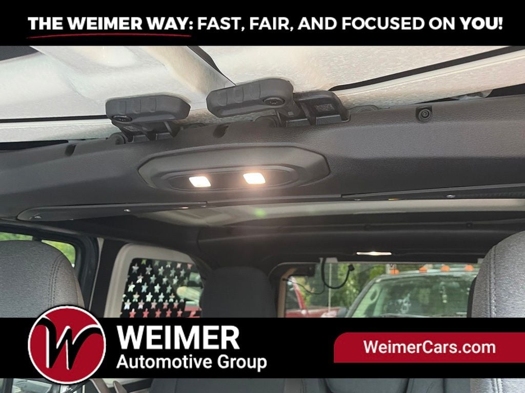 Pre-Owned 2024 Jeep Wrangler Sahara - photo - 29