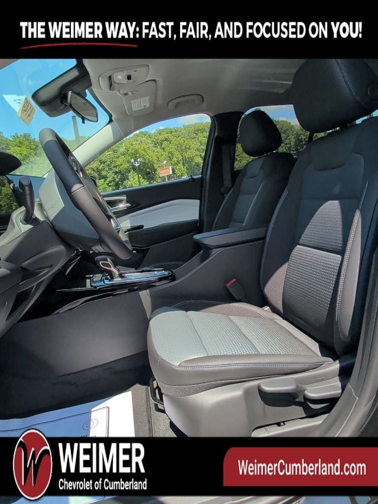 New 2026 Chevrolet Trax LT - photo - 9
