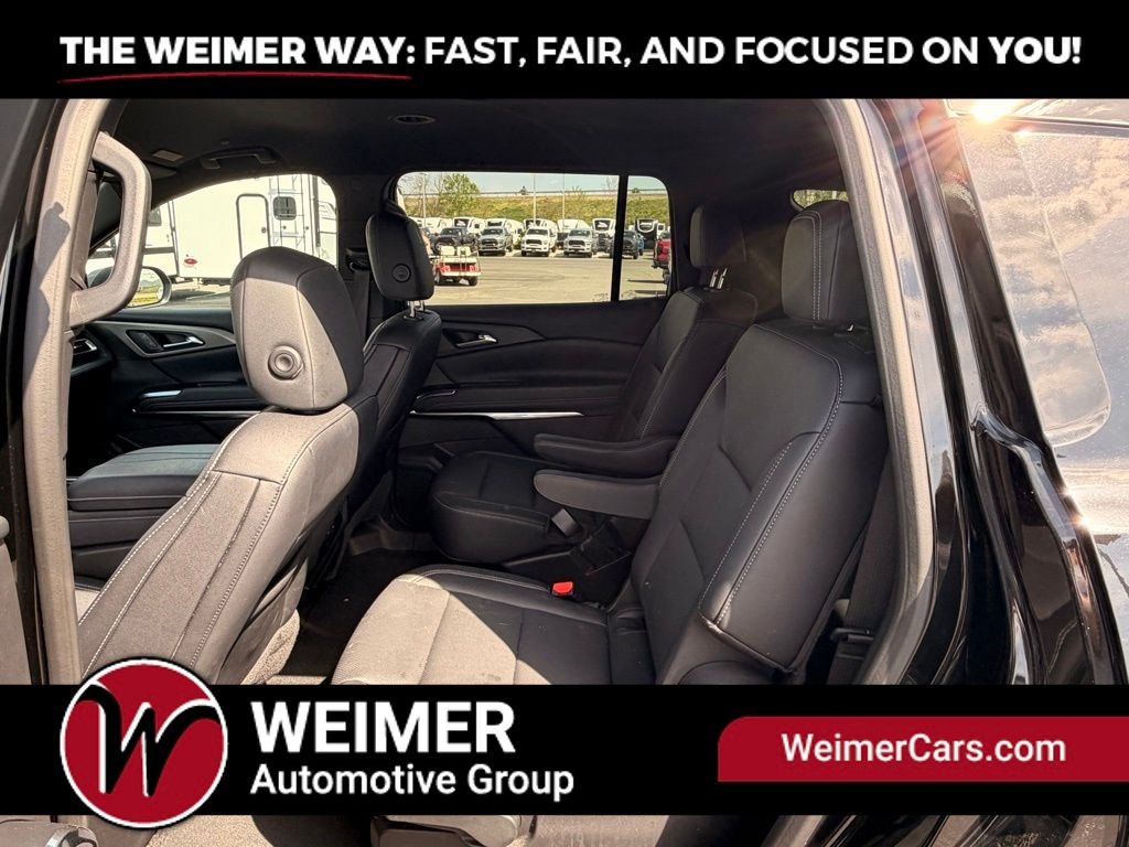 Pre-Owned 2025 Chevrolet Traverse LT - photo - 12