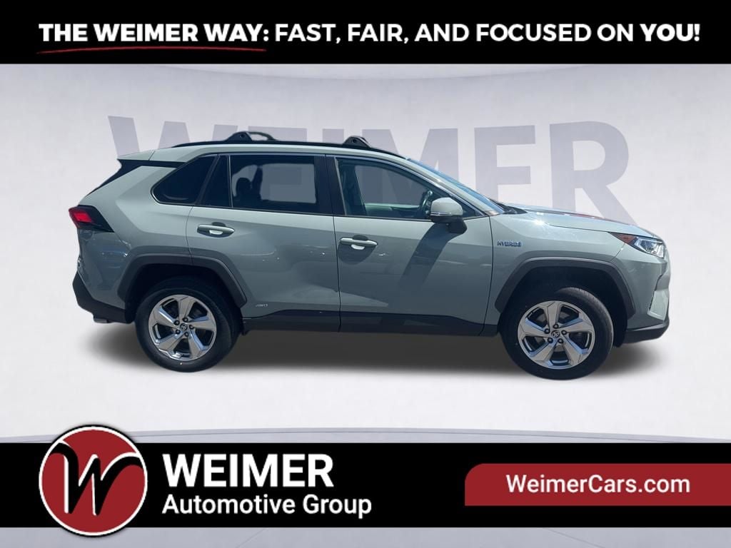 Pre-Owned 2021 Toyota RAV4 Hybrid XLE Premium - photo - 3