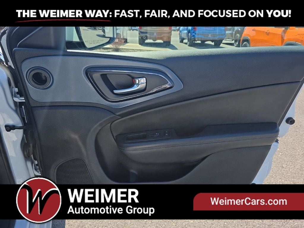 Pre-Owned 2015 Chrysler 200 S - photo - 22