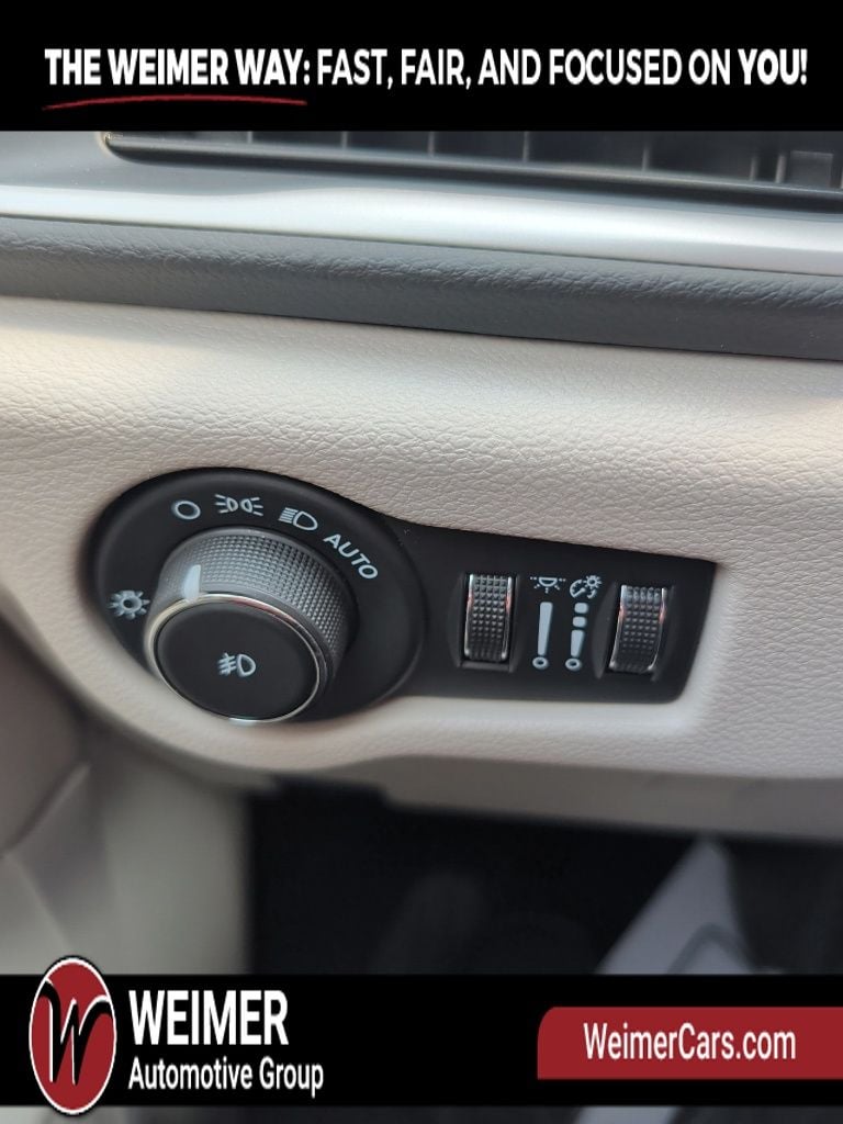 Pre-Owned 2024 Chrysler Pacifica Touring L - photo - 24