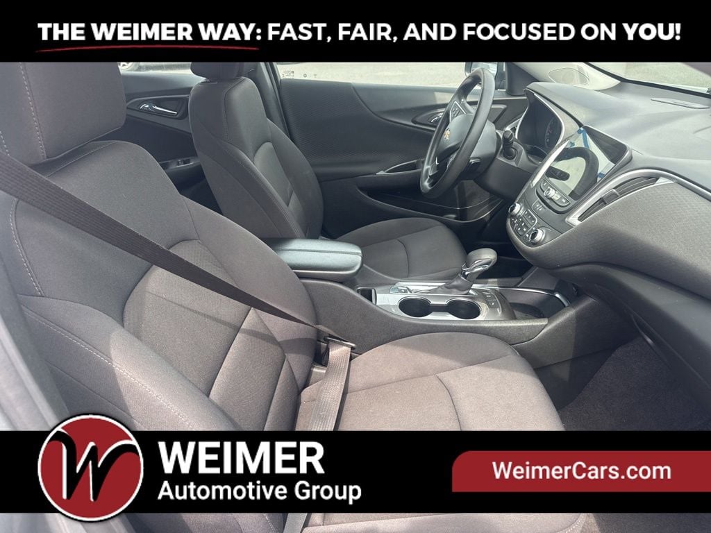 Pre-Owned 2024 Chevrolet Malibu LT - photo - 17