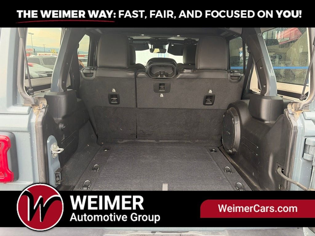 Pre-Owned 2024 Jeep Wrangler Sahara - photo - 8