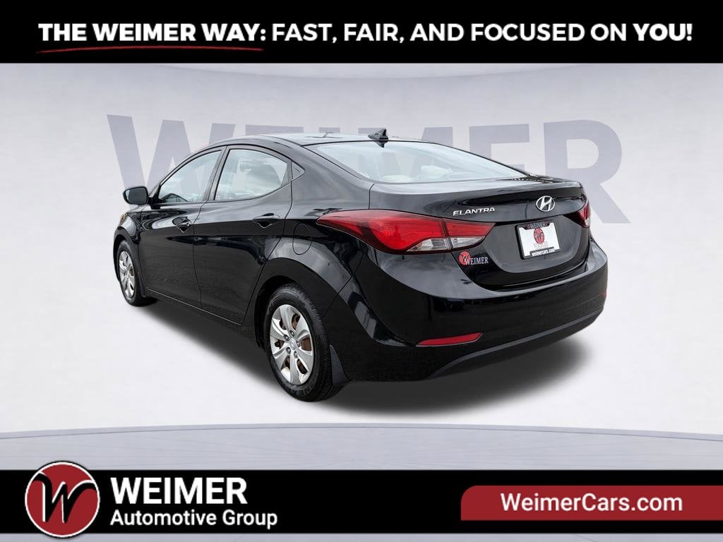 Pre-Owned 2016 Hyundai Elantra SE - photo - 2