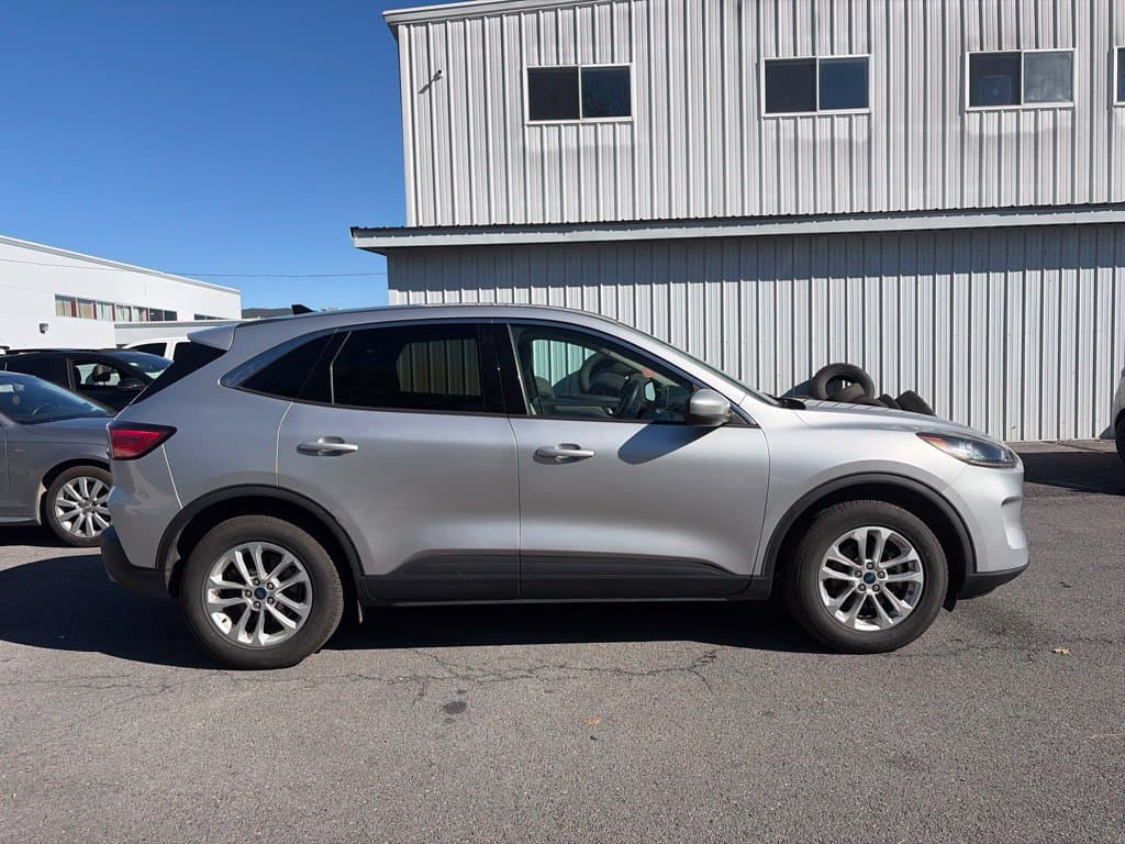 Pre-Owned 2020 Ford Escape SE - photo - 3