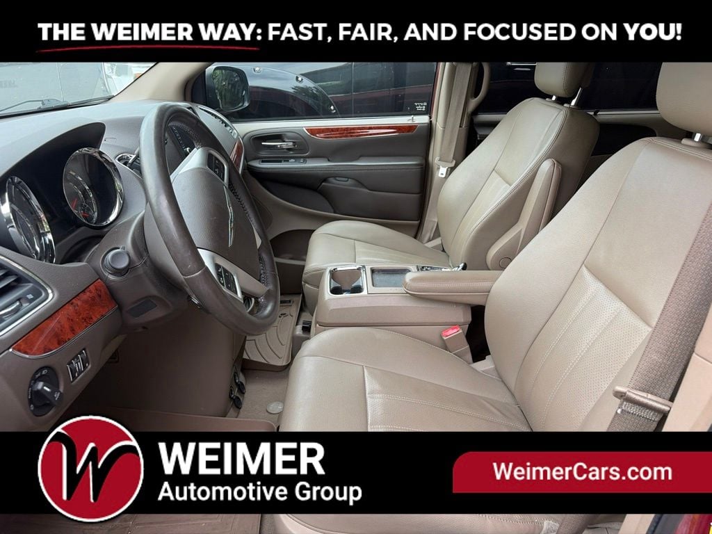 Pre-Owned 2016 Chrysler Town & Country Touring-L - photo - 8
