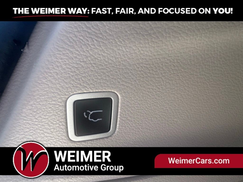 Pre-Owned 2024 Chrysler Pacifica Touring L - photo - 10