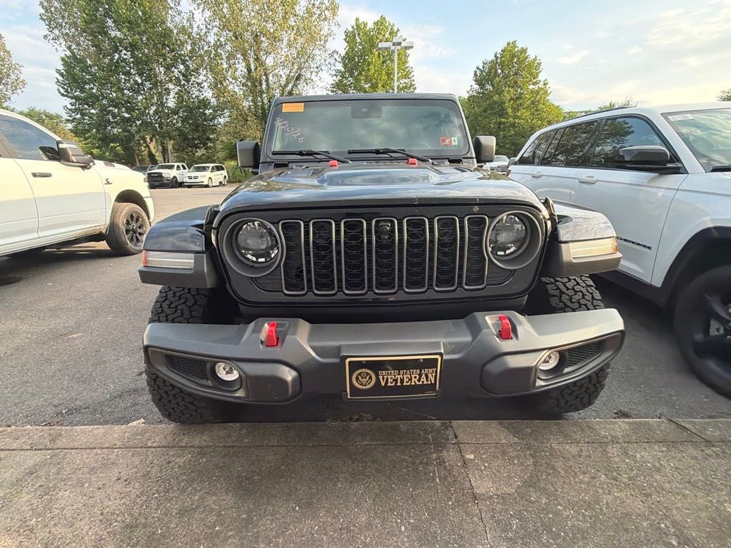 Pre-Owned 2025 Jeep Wrangler Rubicon - photo - 1