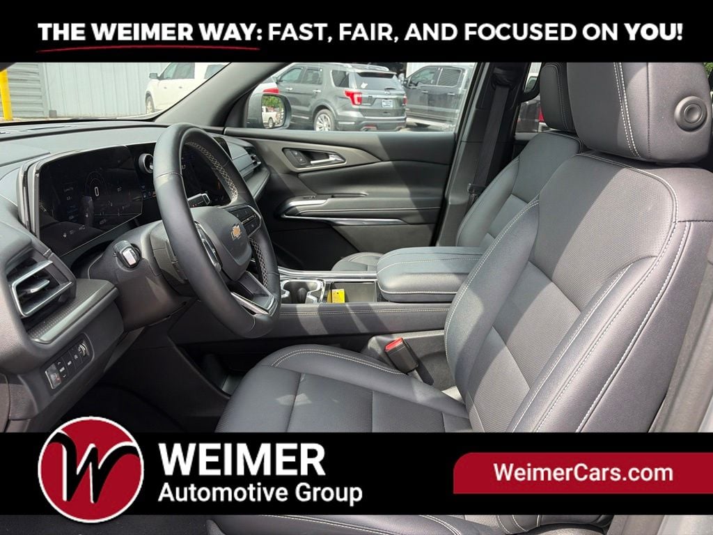 Pre-Owned 2025 Chevrolet Traverse LT - photo - 23
