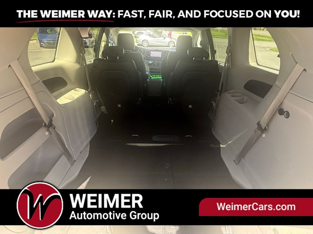 Pre-Owned 2024 Chrysler Pacifica Touring L - photo - 11