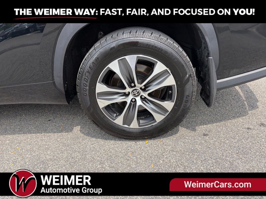 Pre-Owned 2021 Toyota Highlander XLE - photo - 10