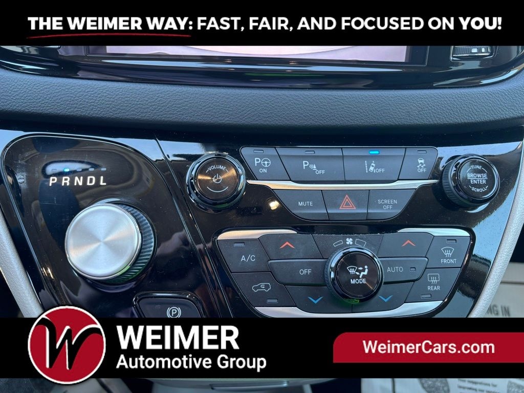 Pre-Owned 2024 Chrysler Pacifica Touring L - photo - 20