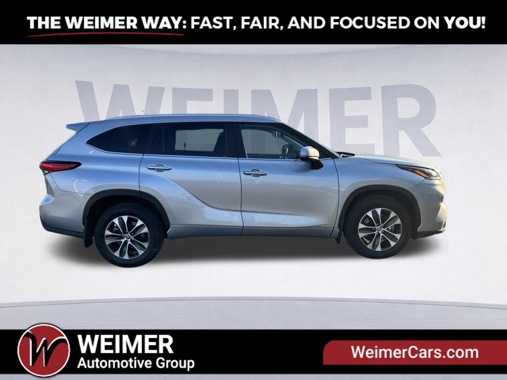 Pre-Owned 2023 Toyota Highlander Hybrid XLE - photo - 5