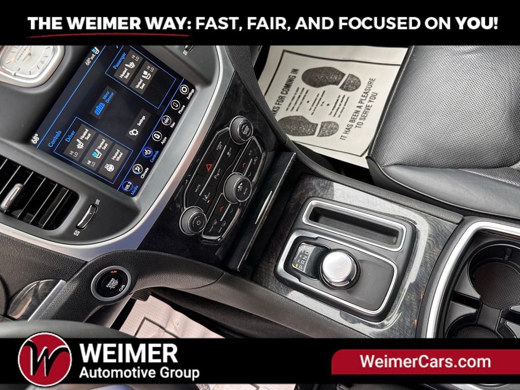 Pre-Owned 2023 Chrysler 300 Touring - photo - 18