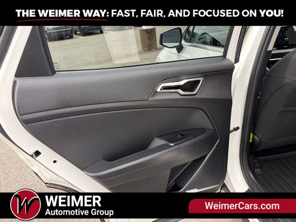 Pre-Owned 2024 Kia Sportage Hybrid LX - photo - 17