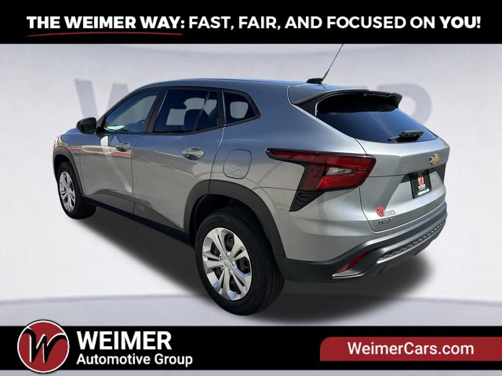 Pre-Owned 2024 Chevrolet Trax LS - photo - 21