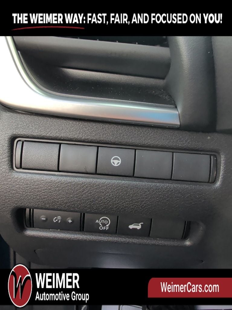 Pre-Owned 2024 Nissan Rogue SV - photo - 19
