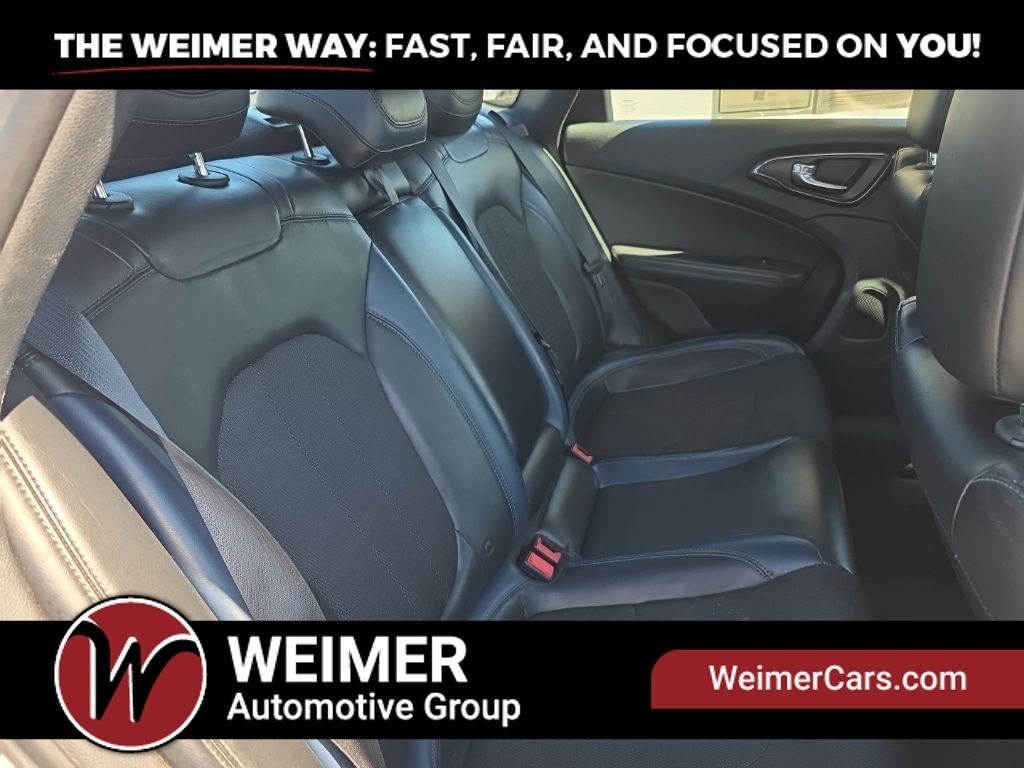 Pre-Owned 2015 Chrysler 200 S - photo - 20