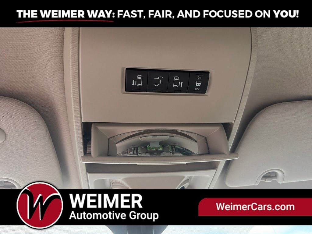 Pre-Owned 2016 Chrysler Town & Country Touring-L - photo - 13