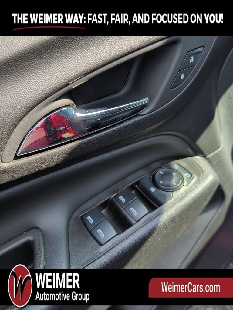 Pre-Owned 2024 Chevrolet Equinox LT - photo - 9