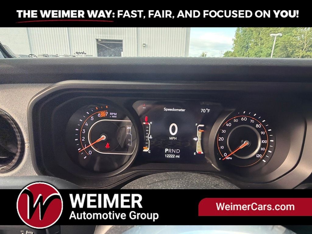 Pre-Owned 2024 Jeep Wrangler Sahara - photo - 45