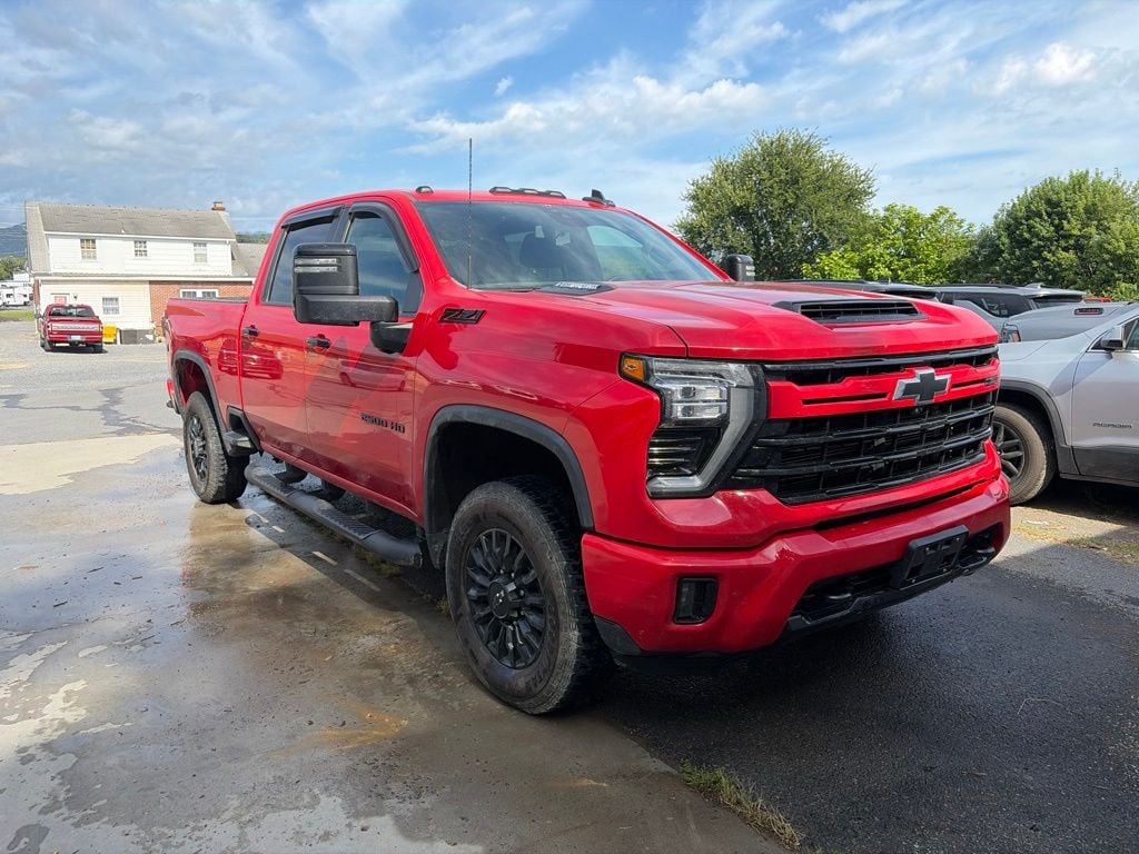 Pre-Owned 2024 Chevrolet Silverado 2500HD LT - photo - 2