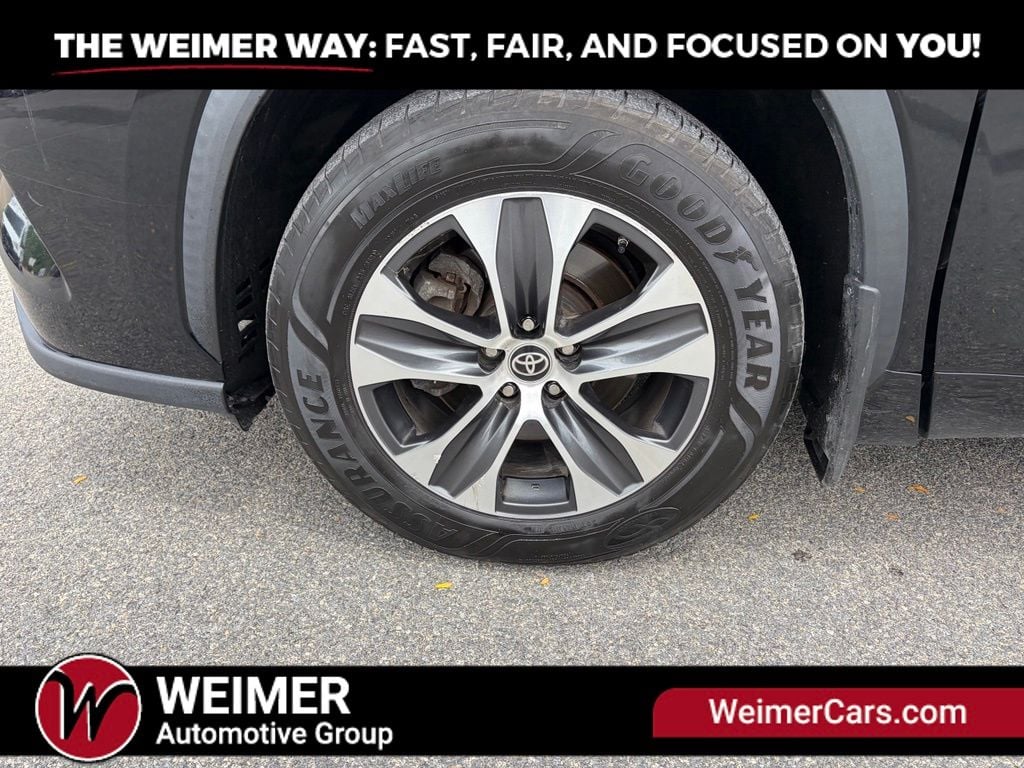 Pre-Owned 2021 Toyota Highlander XLE - photo - 9