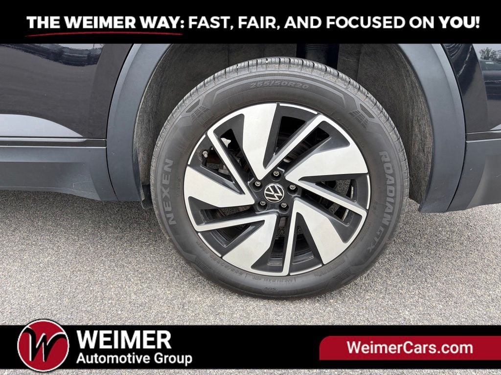 Pre-Owned 2024 Volkswagen Atlas 2.0T SEL - photo - 11