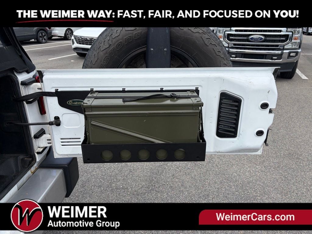 Pre-Owned 2017 Jeep Wrangler Unlimited Sahara - photo - 31