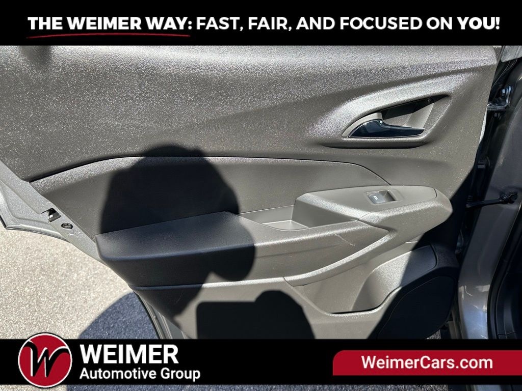 Pre-Owned 2024 Chevrolet Trax LS - photo - 19