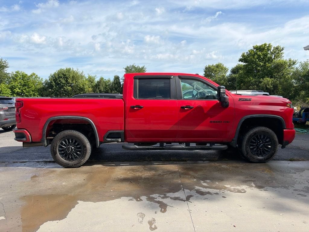 Pre-Owned 2024 Chevrolet Silverado 2500HD LT - photo - 3