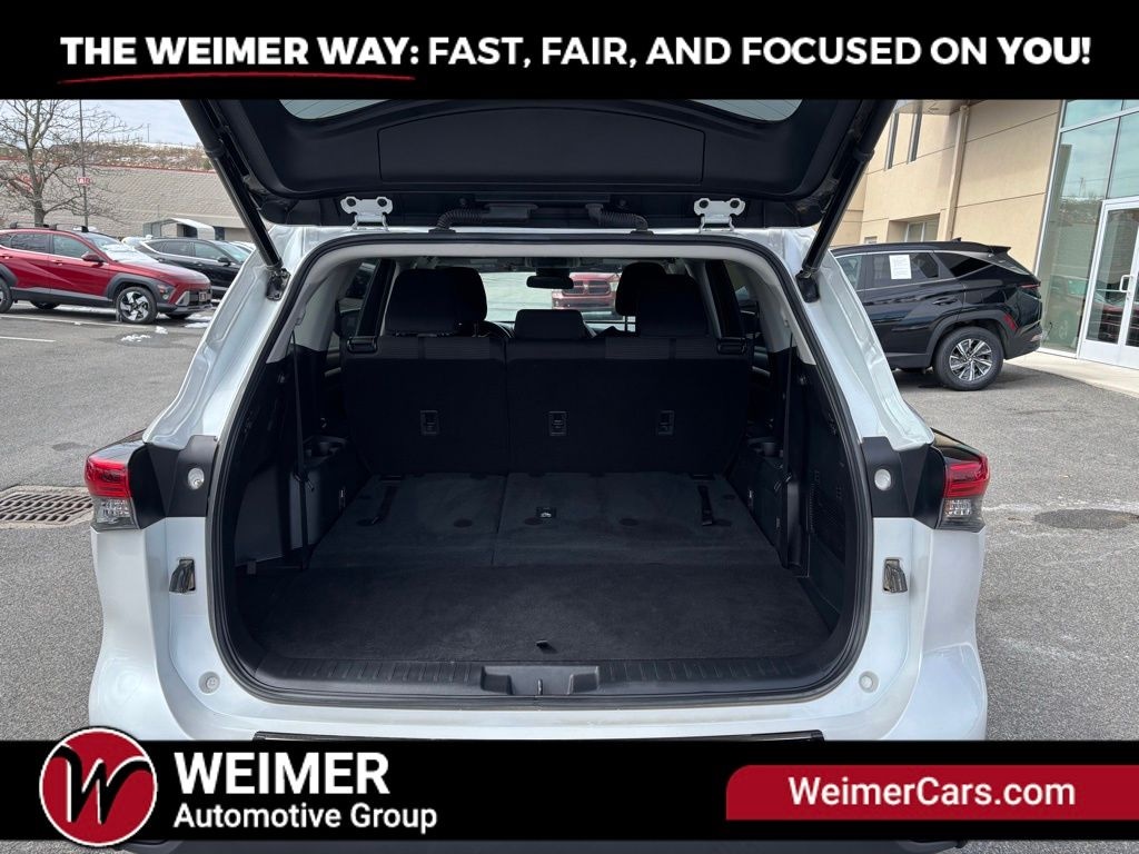 Pre-Owned 2022 Toyota Highlander LE - photo - 22