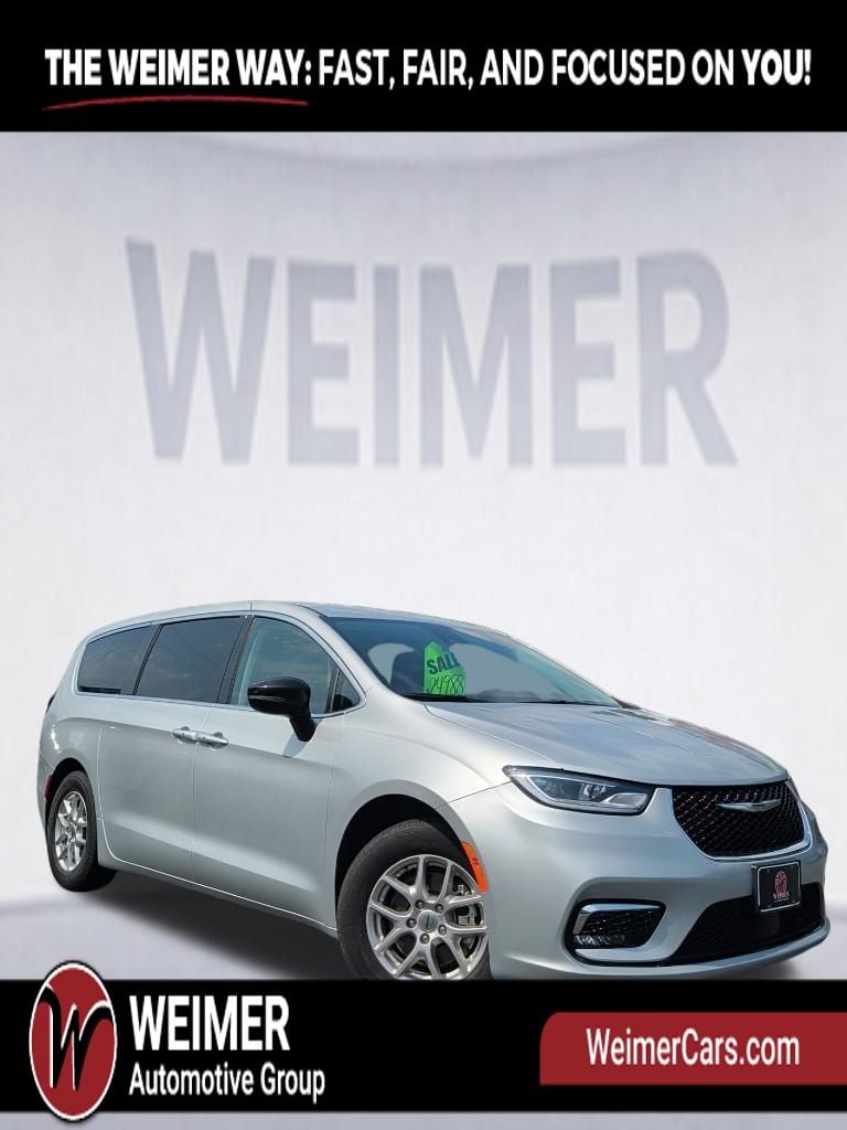 Pre-Owned 2024 Chrysler Pacifica Touring L - photo - 8