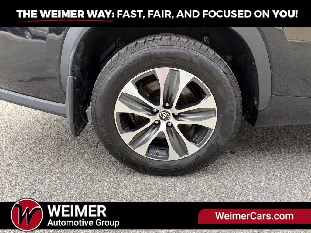 Pre-Owned 2021 Toyota Highlander XLE - photo - 11