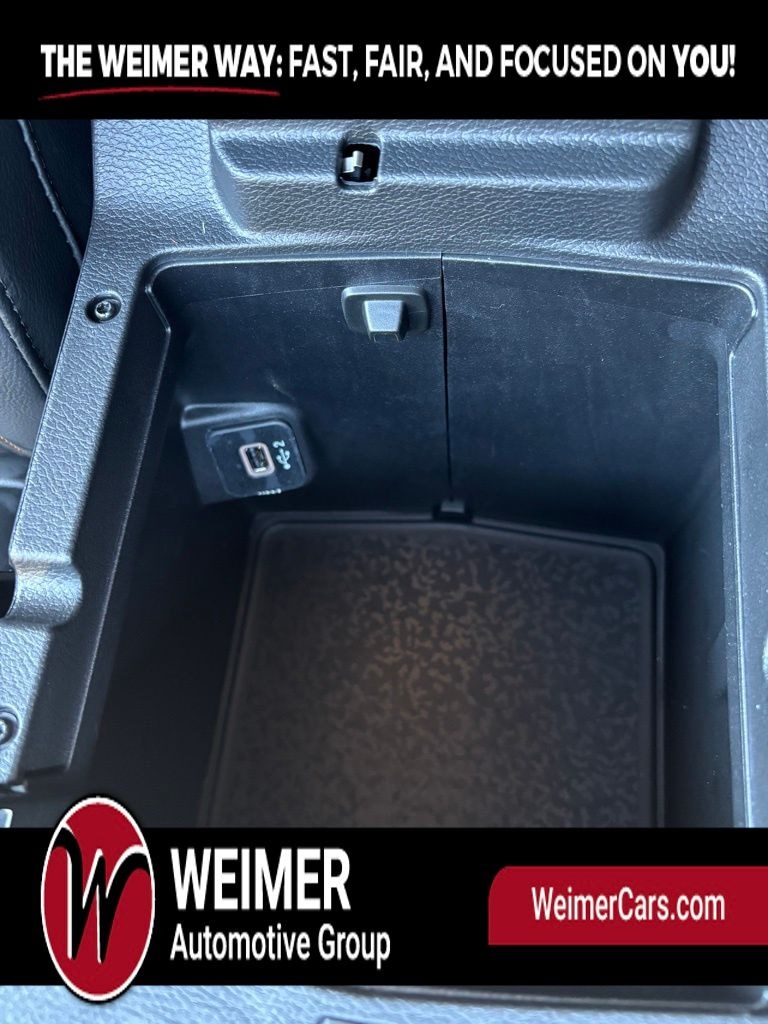 Pre-Owned 2024 Jeep Wrangler Sahara - photo - 21
