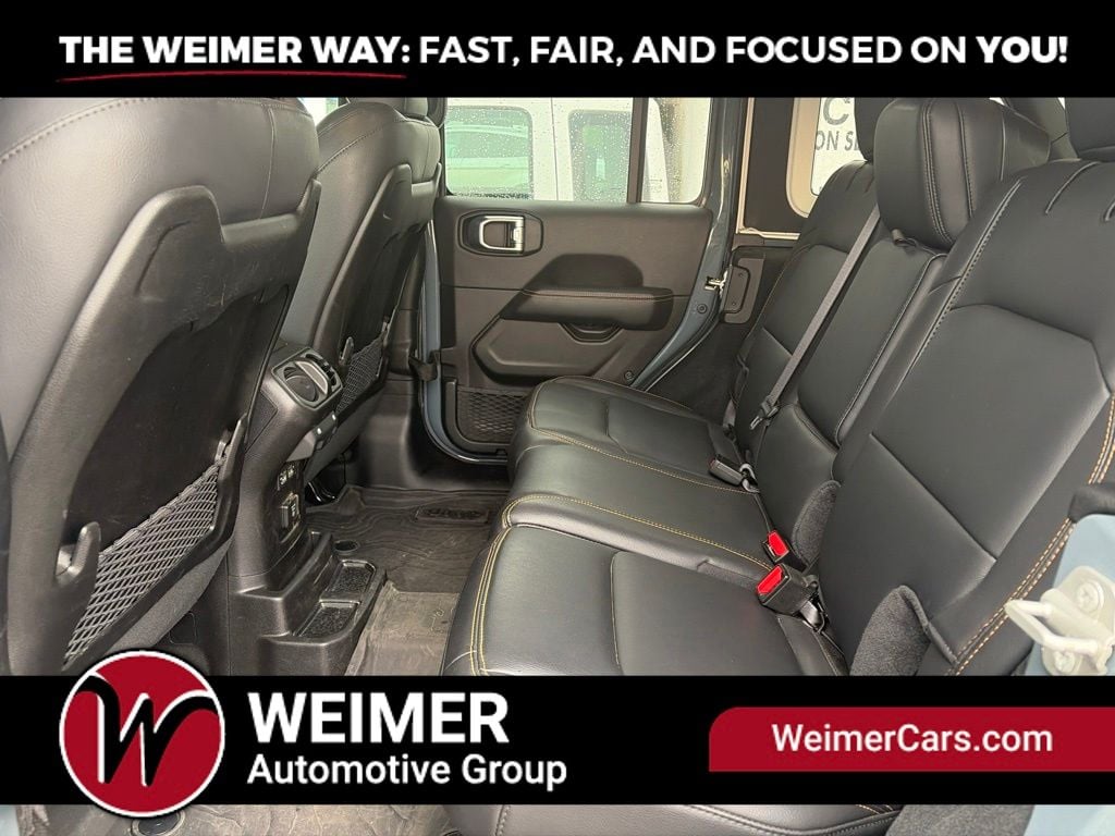 Pre-Owned 2024 Jeep Wrangler Sahara - photo - 11
