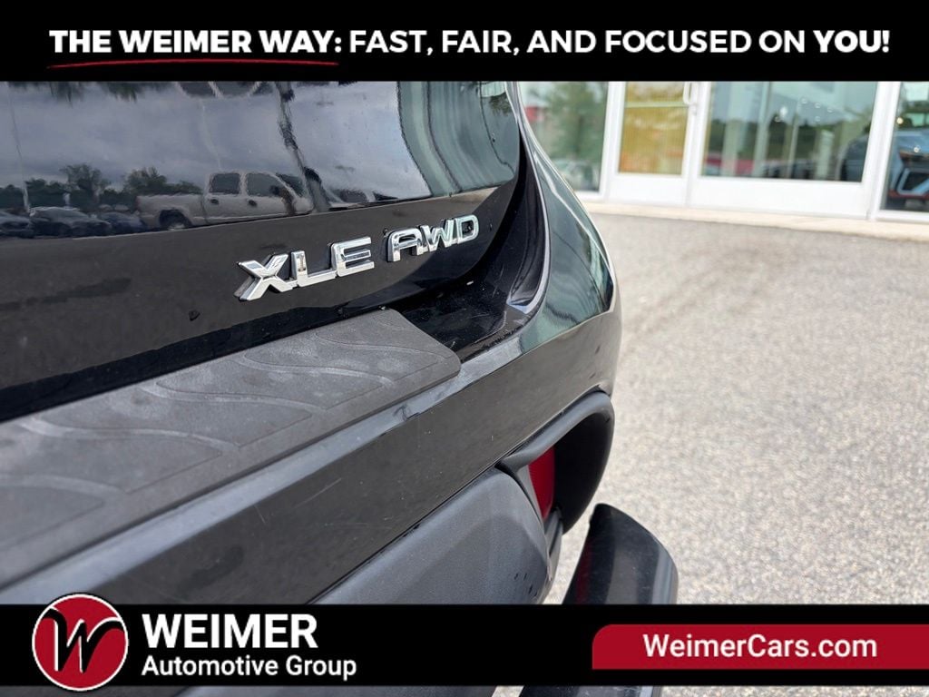 Pre-Owned 2021 Toyota Highlander XLE - photo - 14